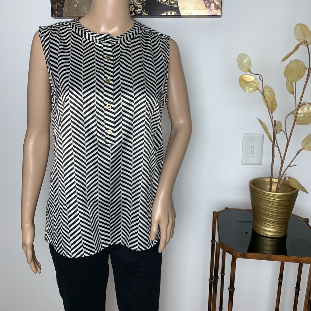 💜Tahari Stripe Printed Sleevless Top💜